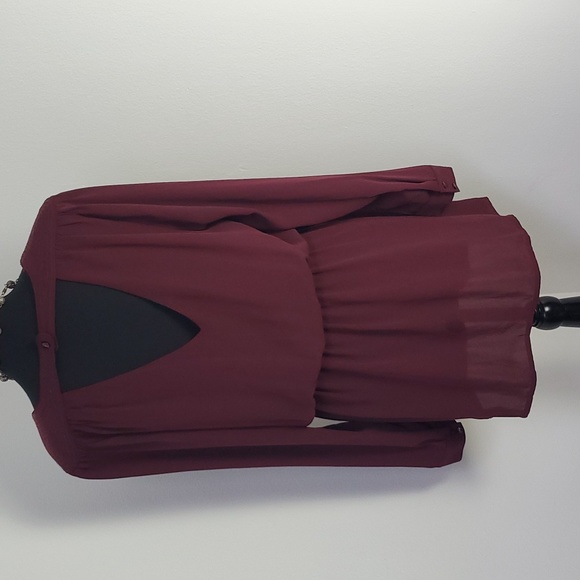 NWT Chic Cache burgundy blouse with peek a boo cutout in back. - Picture 3 of 10
